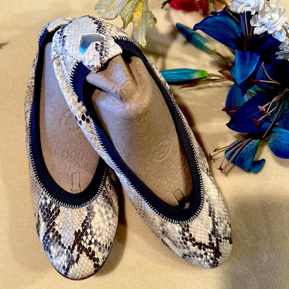 FERCA 81 snakeskin flats 41